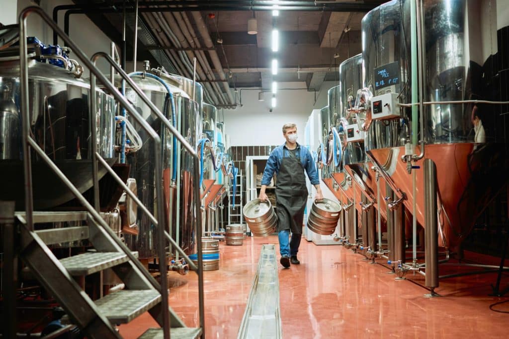 Parfumeries, brasseries, fromageries : ces secteurs gourmands qui forment leurs apprentis HSE comme nulle part ailleurs